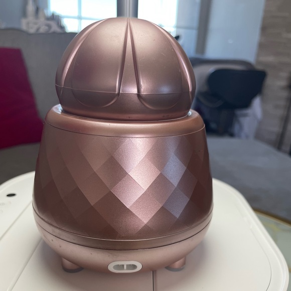 Tao Clean facial brush in Rose Gold with 2 brush attachments never used - Picture 3 of 12